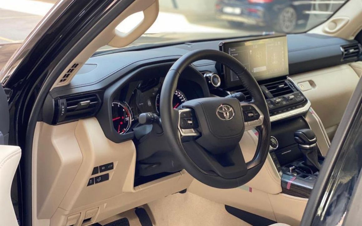 TOYOTA LAND CRUISER - image 10