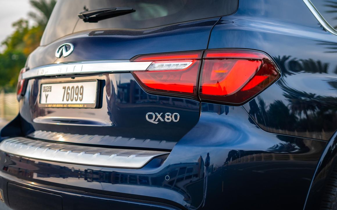 Infiniti QX80 - image 11