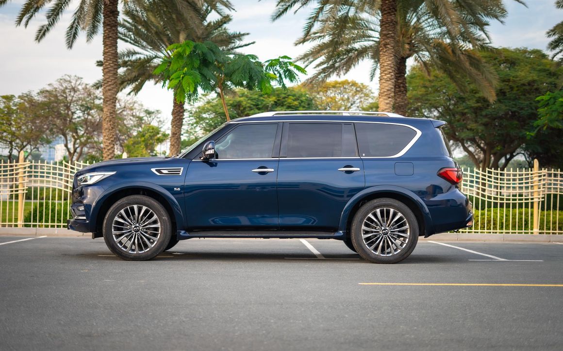 Infiniti QX80 - image 2