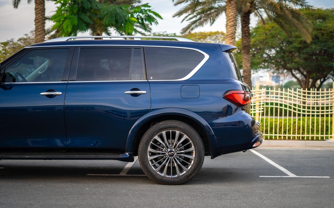 Infiniti QX80 - image 10