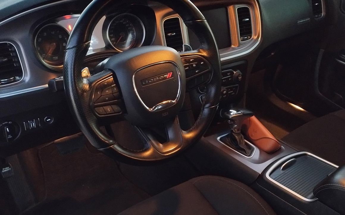 Dodge Charger - image 9