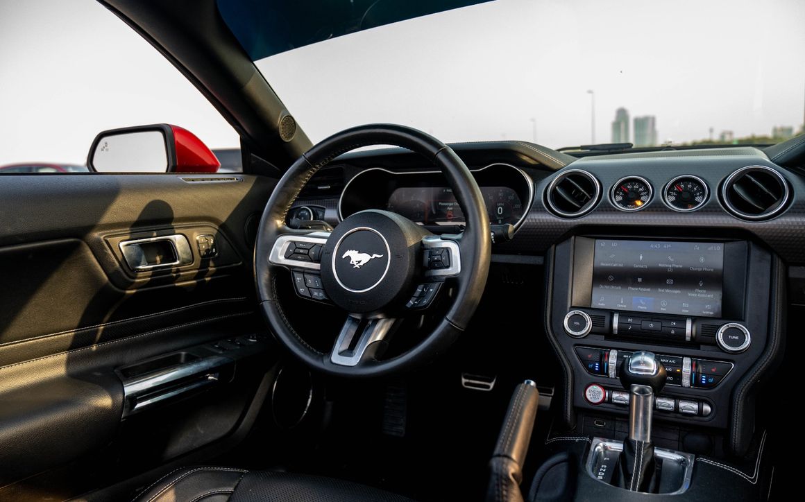 FORD MUSTANG GT V8 - image 9