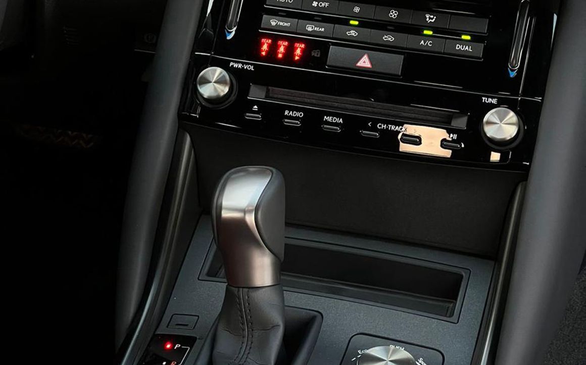 Lexus IS300 - image 13