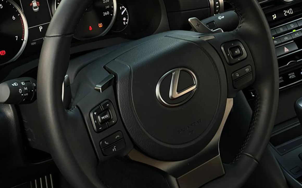 Lexus IS300 - image 11