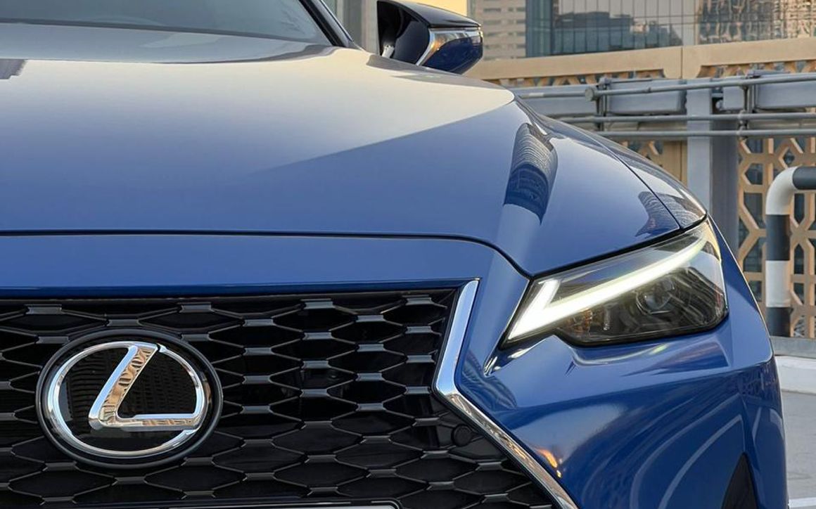 Lexus IS300 - image 9