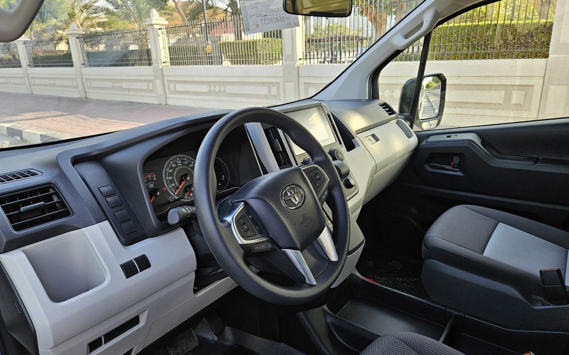 Toyota Hiace - image 6