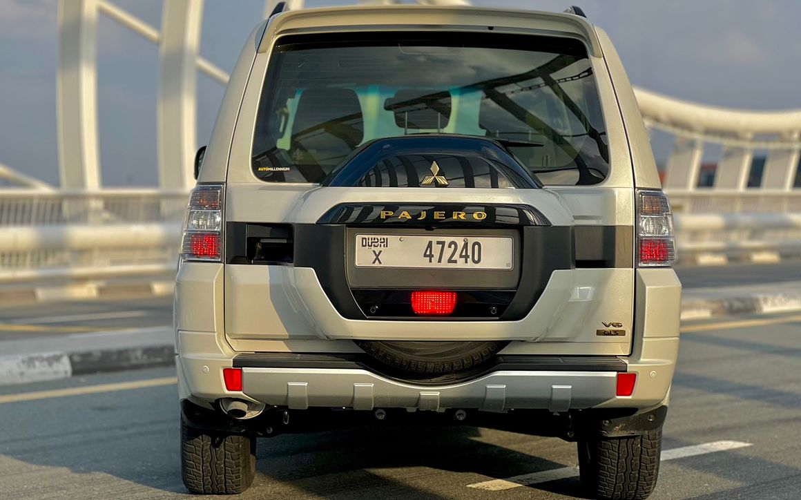 MITSUBISHI PAJERO - image 6