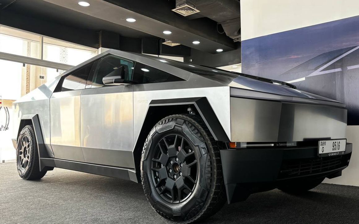 Tesla CYBERTRUCK - image 1