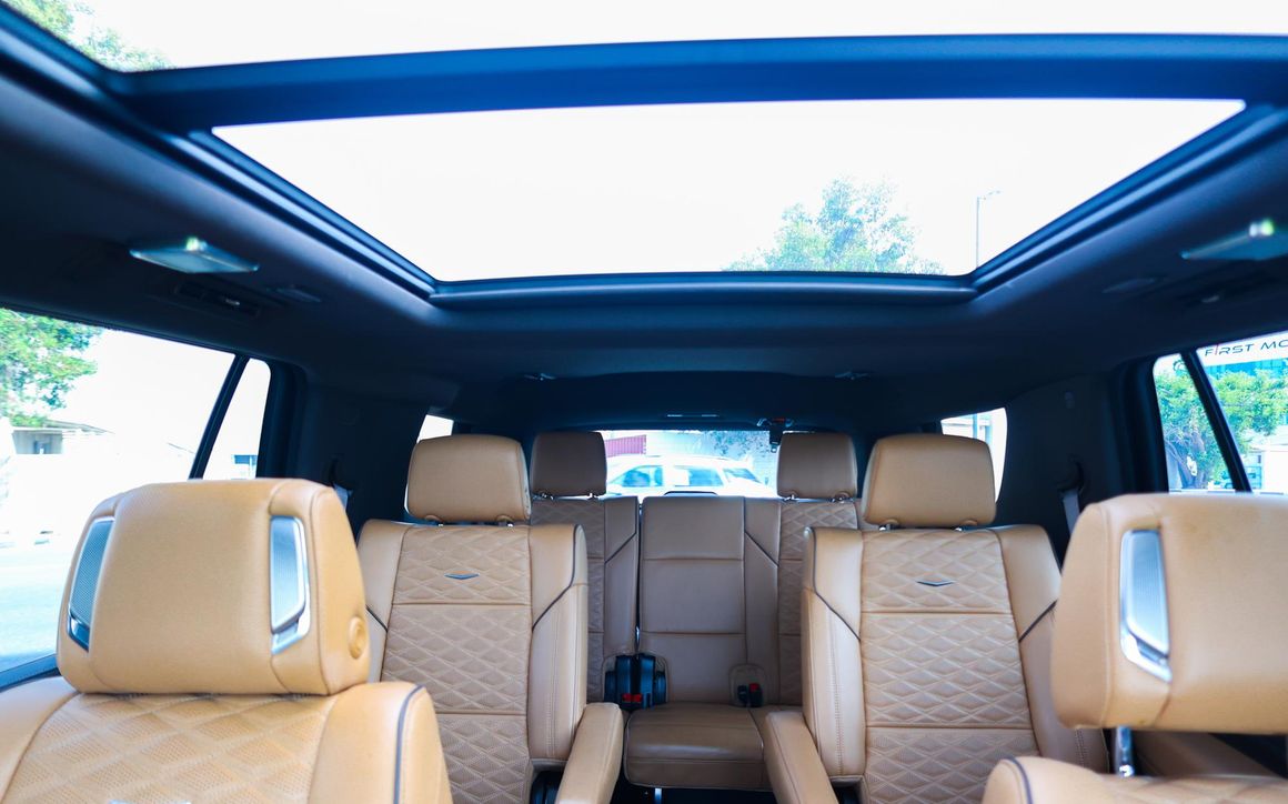 Cadillac Escalade - image 8