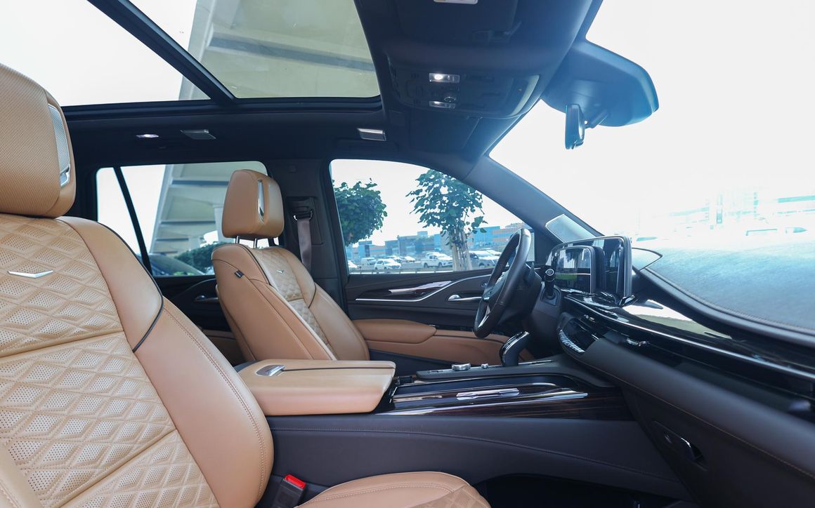 Cadillac Escalade - image 4