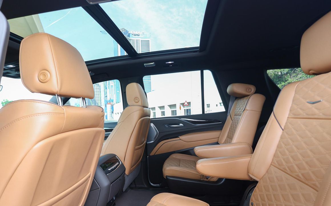 Cadillac Escalade - image 7