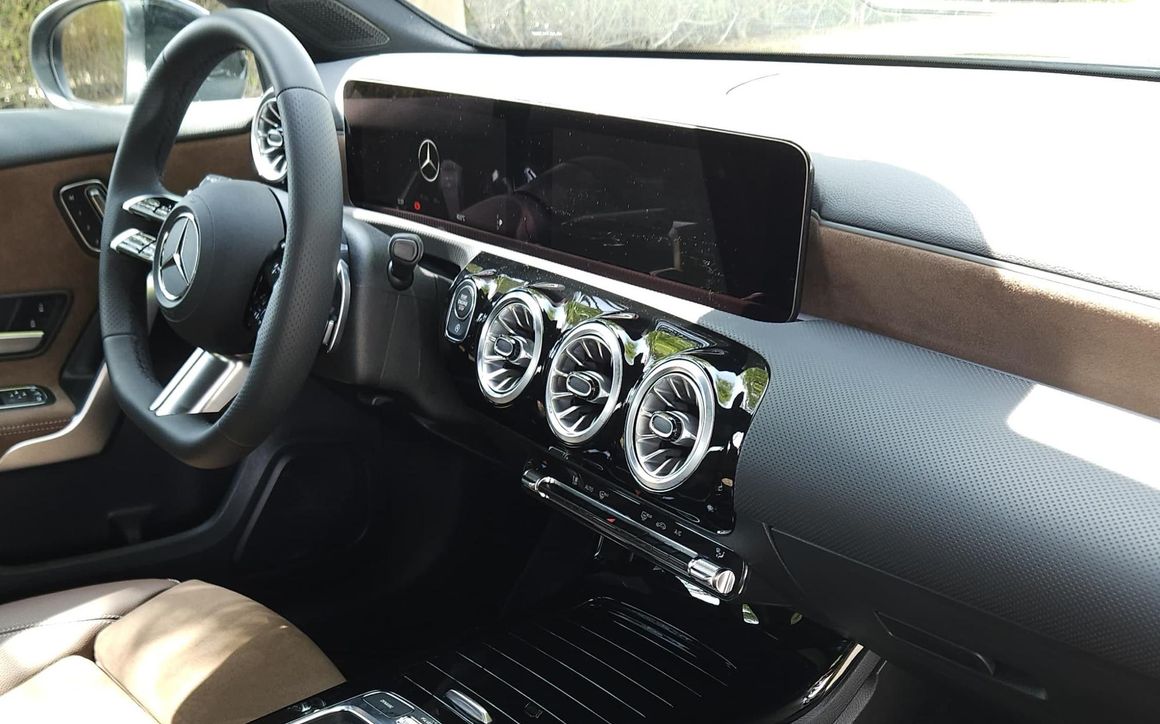 Mercedes A200 - image 11