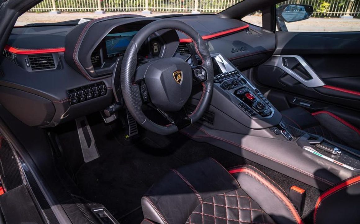 LAMBORGHINI AVENTADOR - image 9