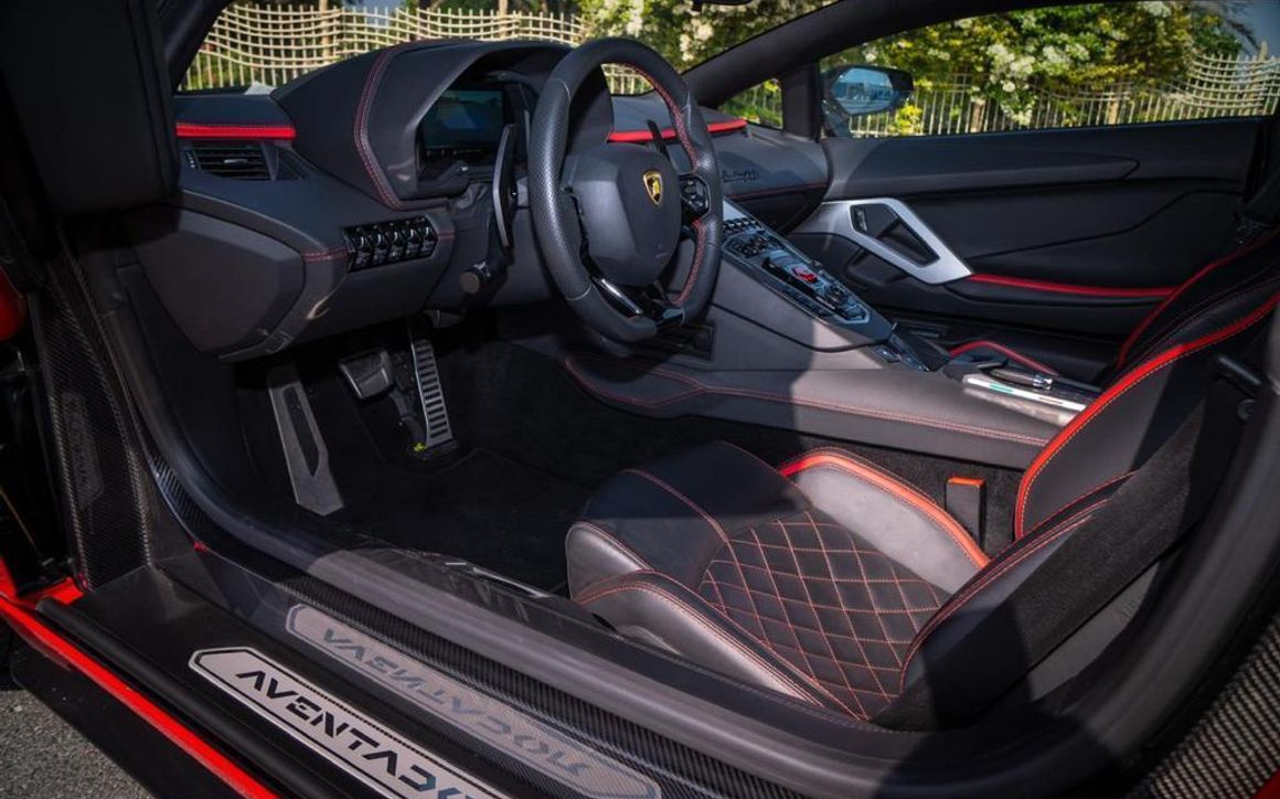 LAMBORGHINI AVENTADOR - image 8