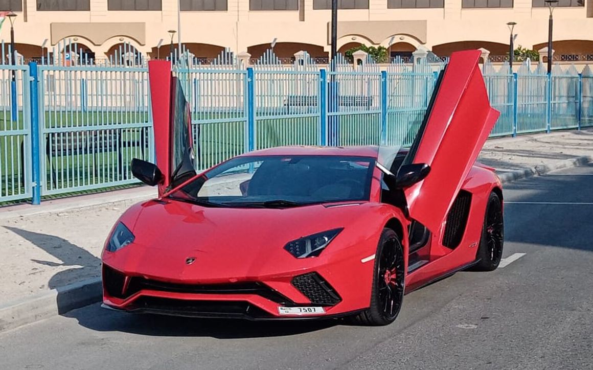 LAMBORGHINI AVENTADOR - image 1