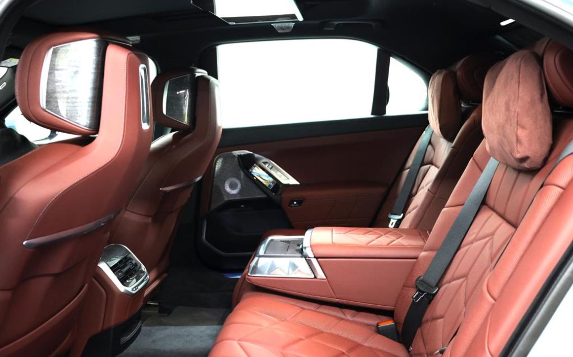 BMW 740i - image 8