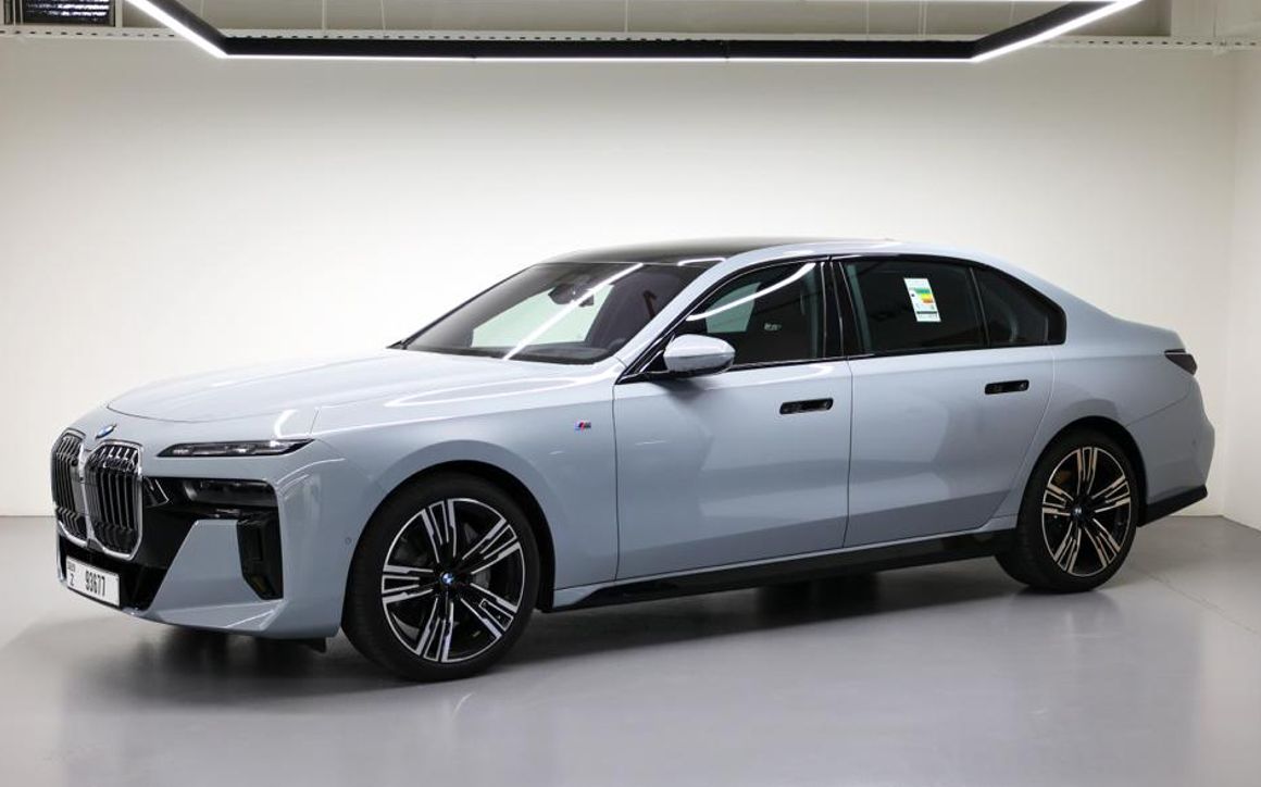 BMW 740i - image 1