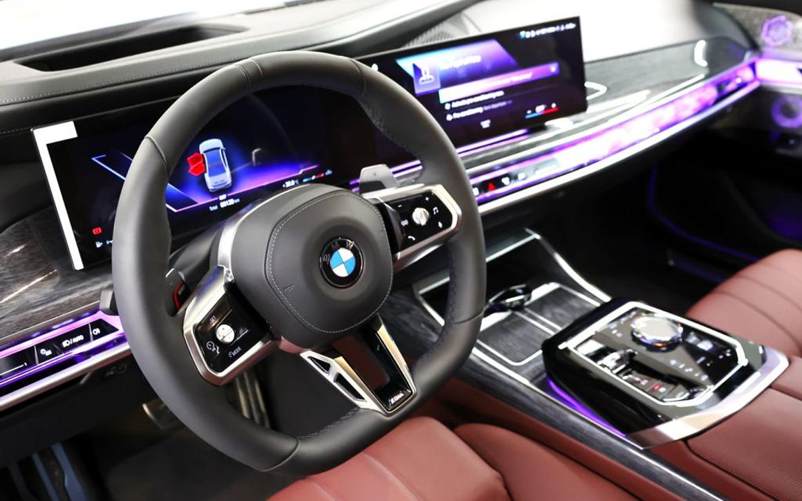 BMW 740i - image 5