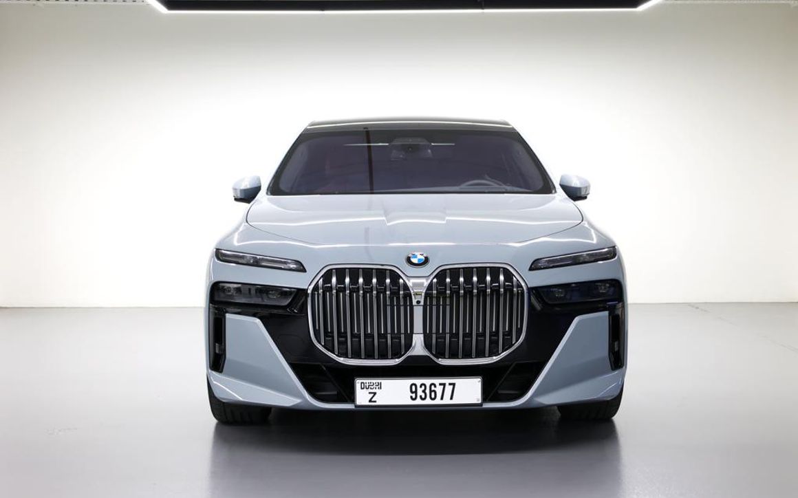BMW 740i - image 2