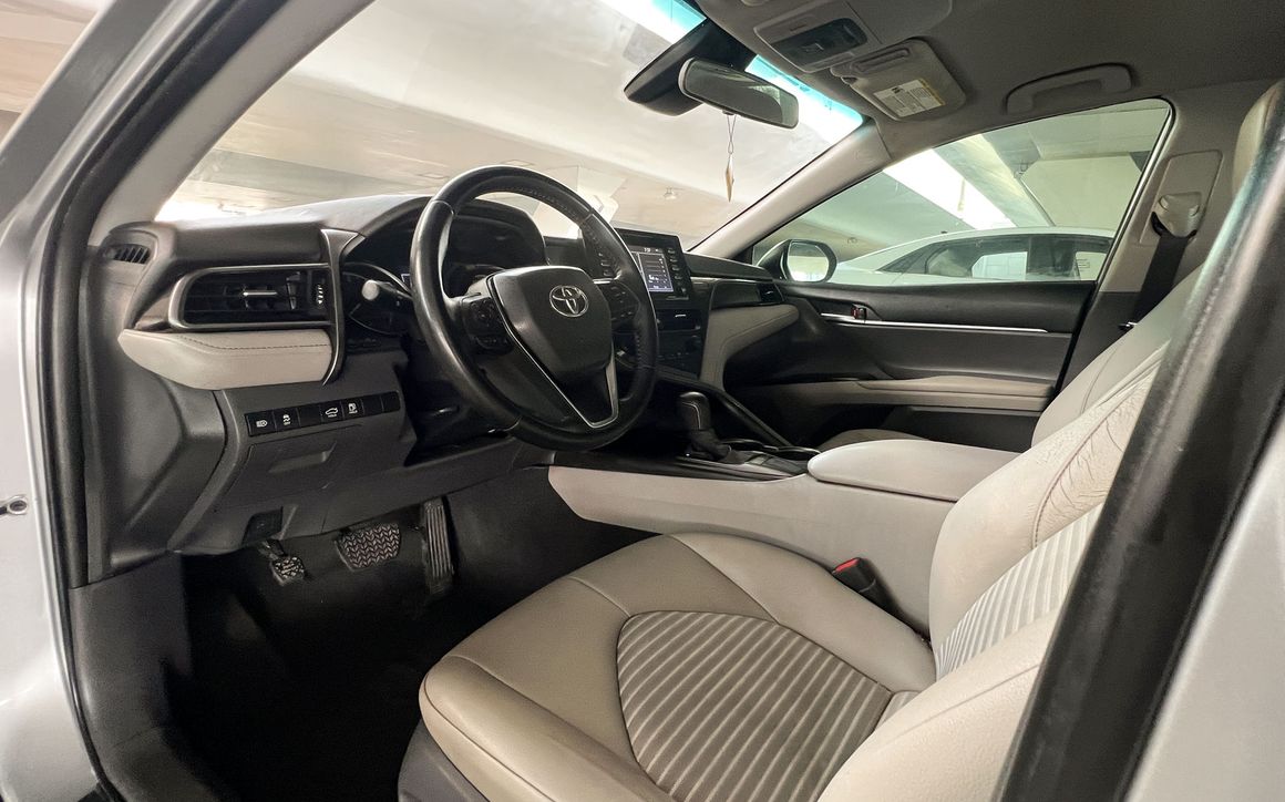 Toyota Camry - image 7