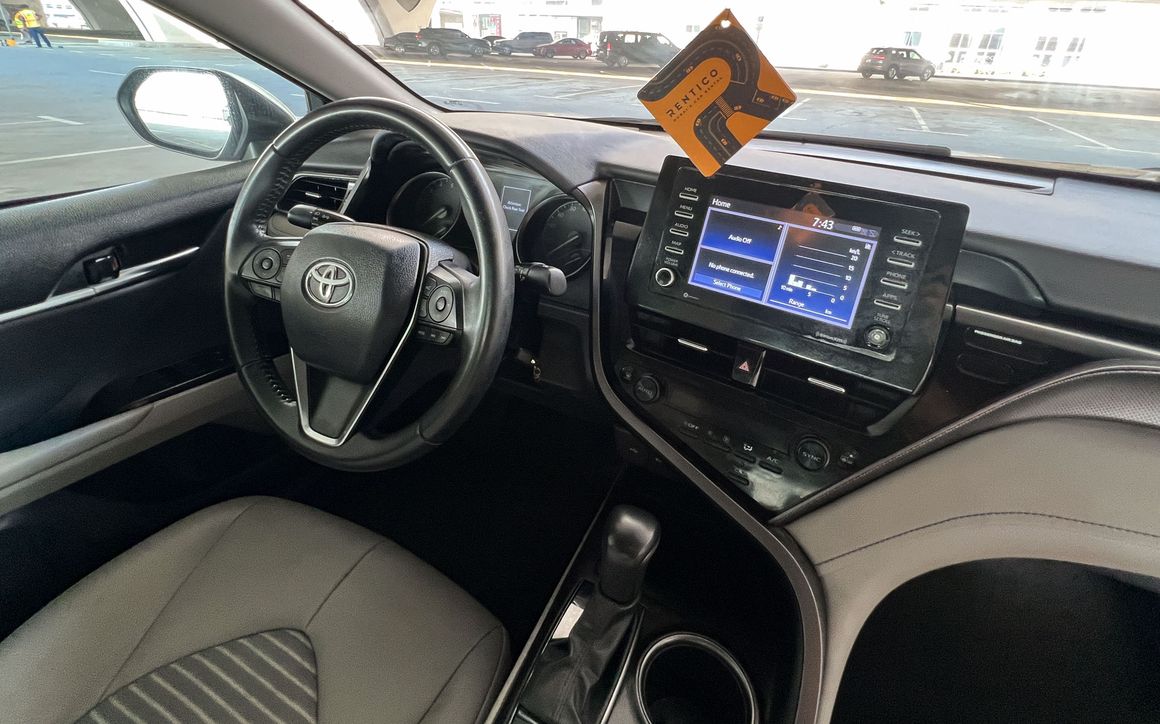 Toyota Camry - image 10