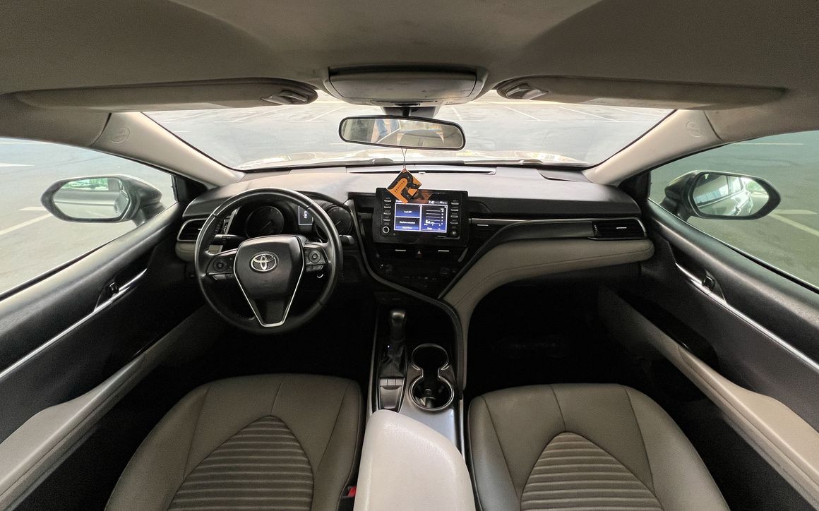 Toyota Camry - image 9