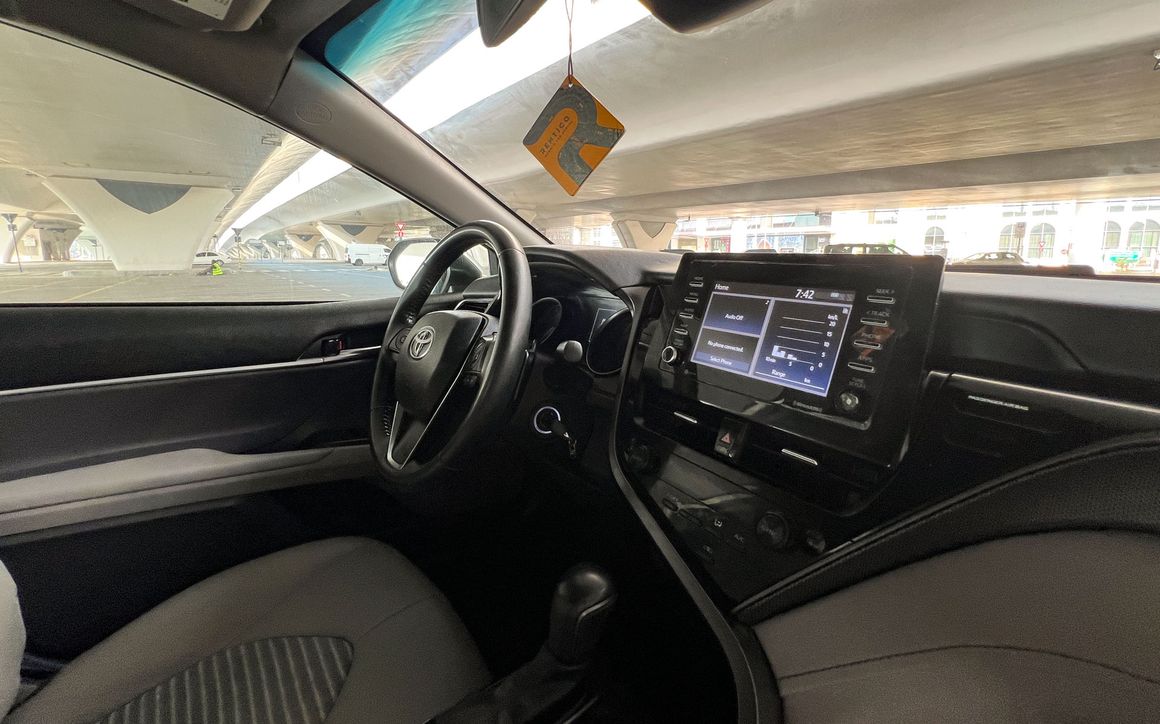 Toyota Camry - image 8