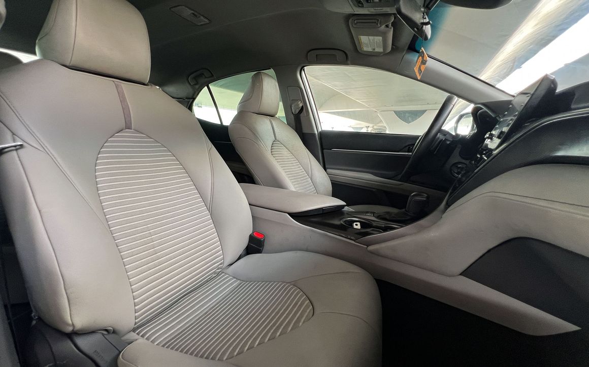 Toyota Camry - image 11