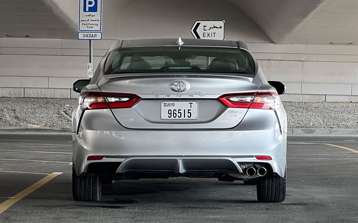 Toyota Camry - image 6