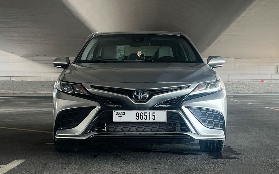 Toyota Camry - image 3