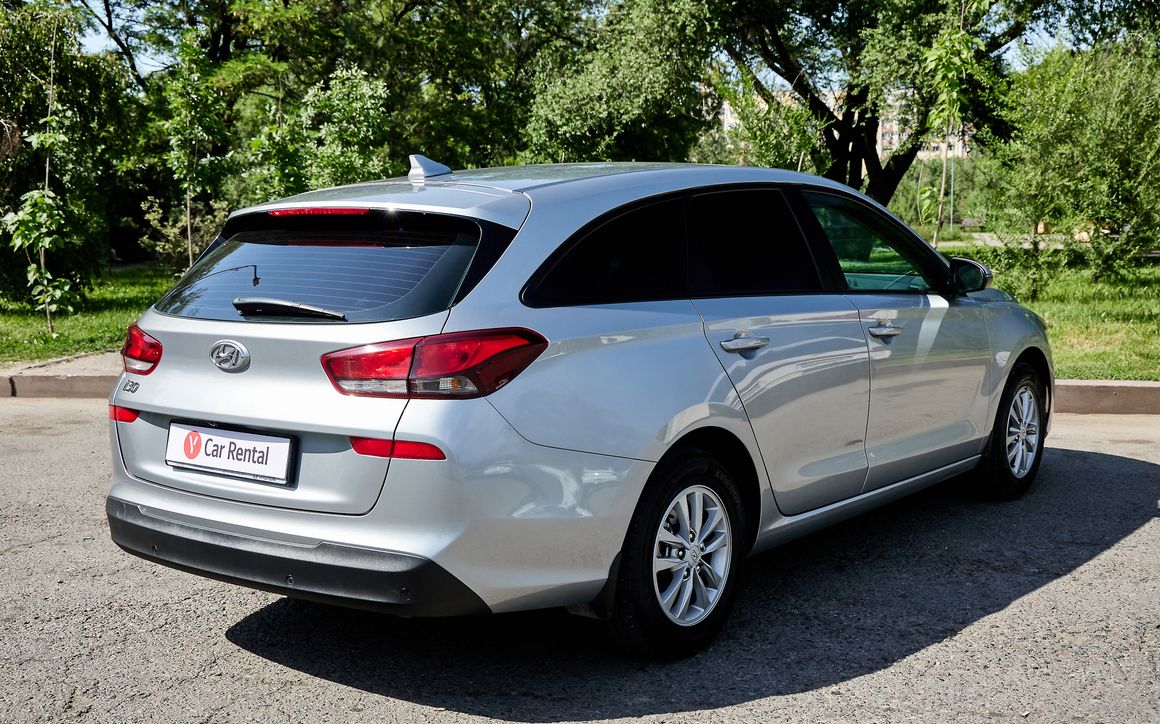 HYUNDAI I30 - image 7