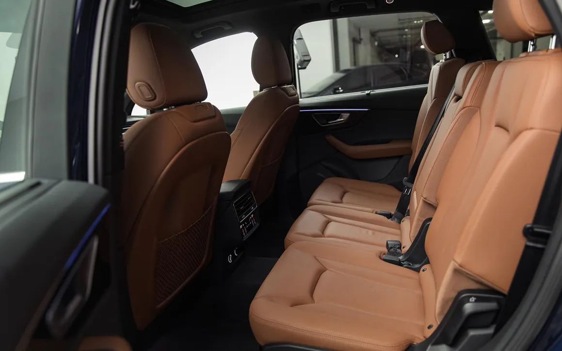 Audi Q7 - image 8