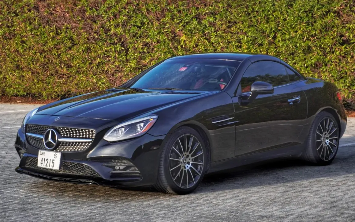 Mercedes SLC 300 Hard top convertible - image 3
