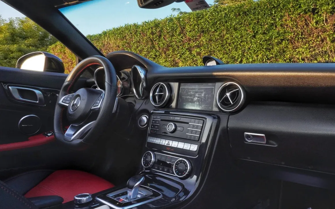 Mercedes SLC 300 Hard top convertible - image 6