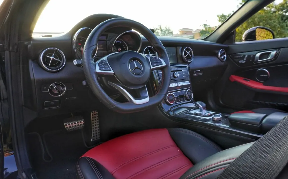 Mercedes SLC 300 Hard top convertible - image 7