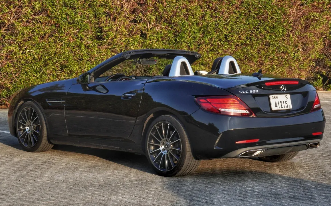 Mercedes SLC 300 Hard top convertible - image 5