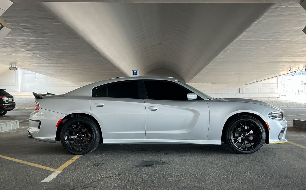 Dodge Charger - image 5