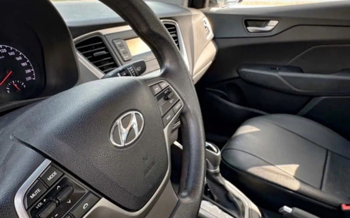 HYUNDAI ACCENT - image 8