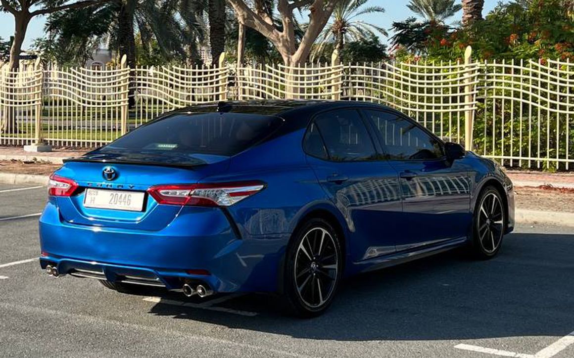 Toyota Camry XSE - image 9