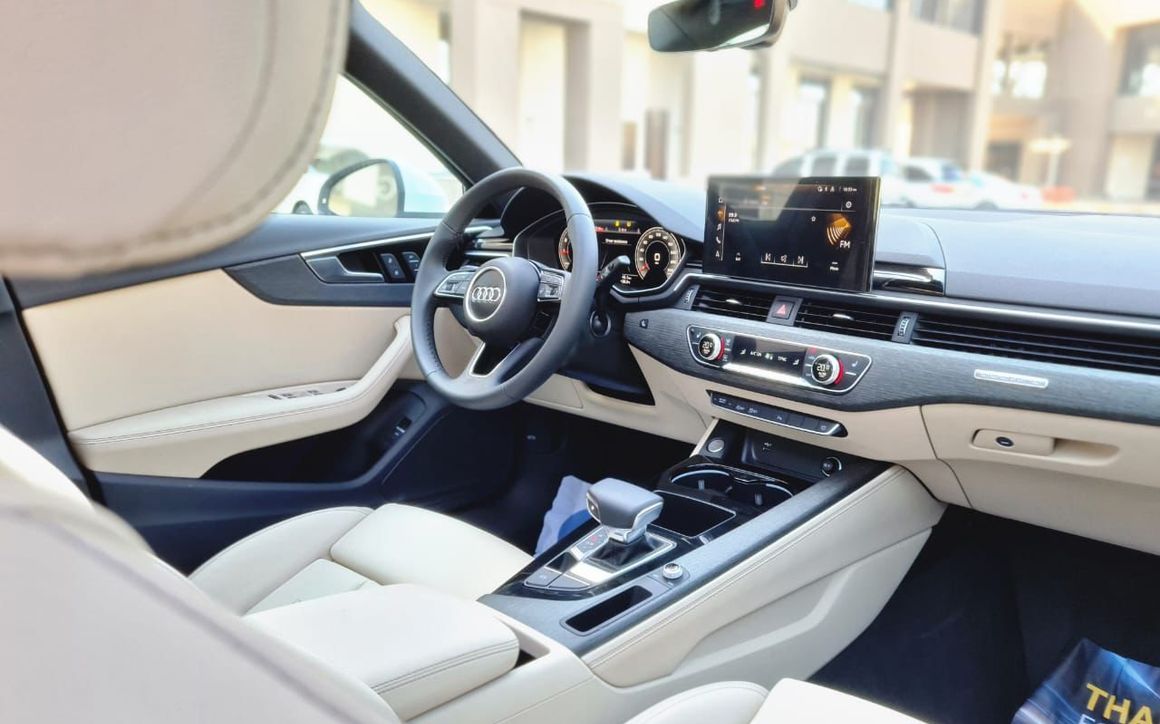 AUDI A4 - image 8