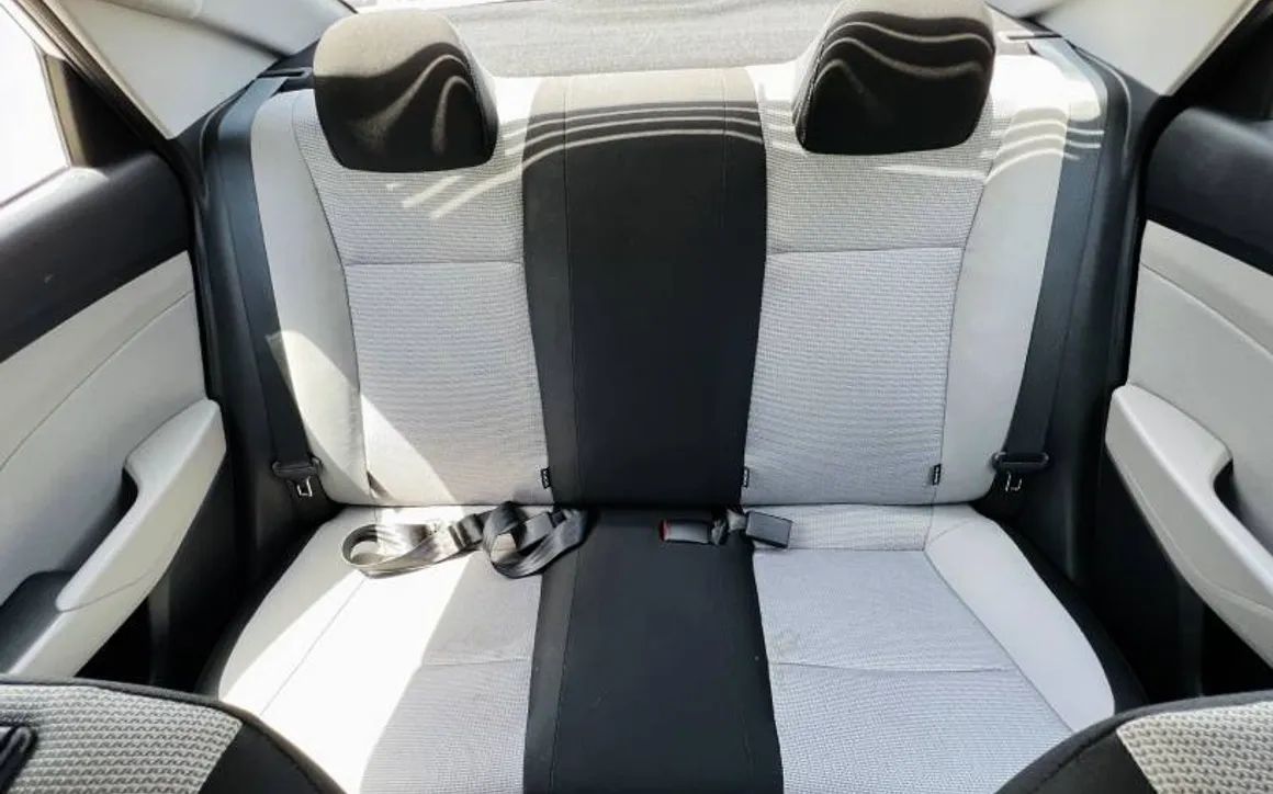 Hyundai Accent - image 15