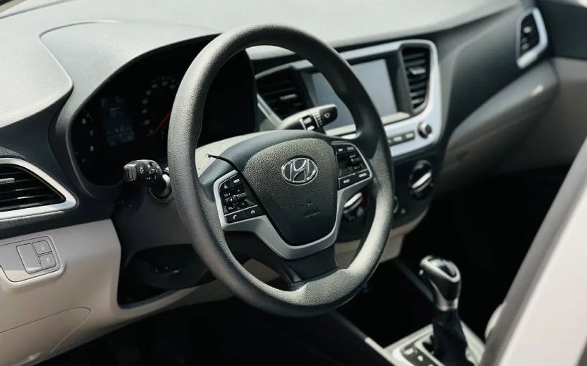 Hyundai Accent - image 9