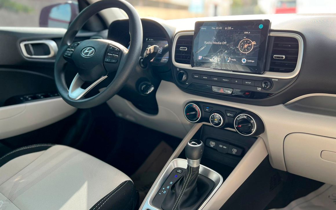 HYUNDAI VENUE - image 7