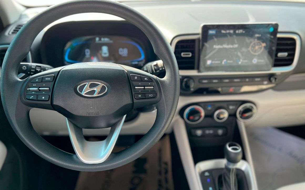 HYUNDAI VENUE - image 8