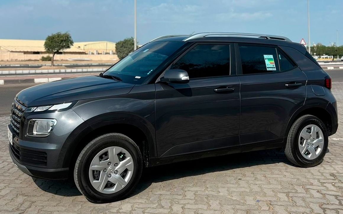 HYUNDAI VENUE - image 2