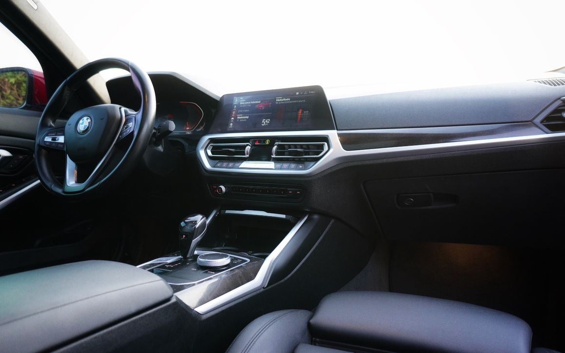 BMW 330i M LINE - image 10
