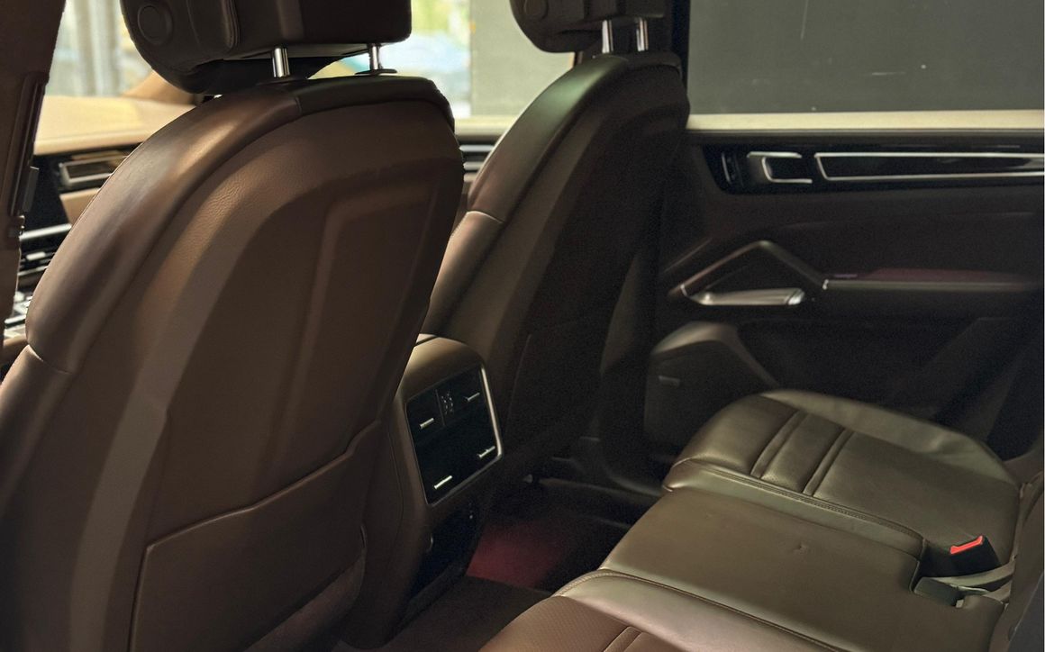PORSCHE CAYENNE - image 7