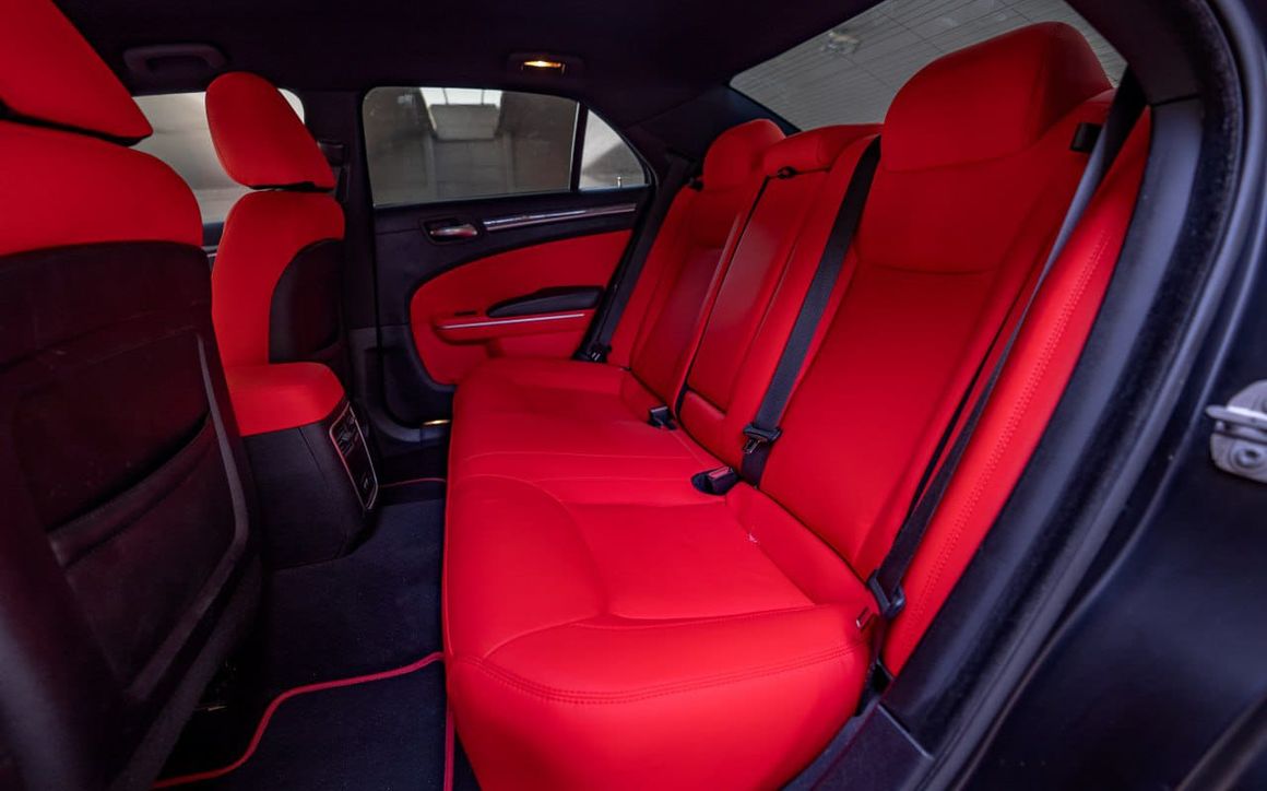 CHRYSLER 300 2019 - image 8