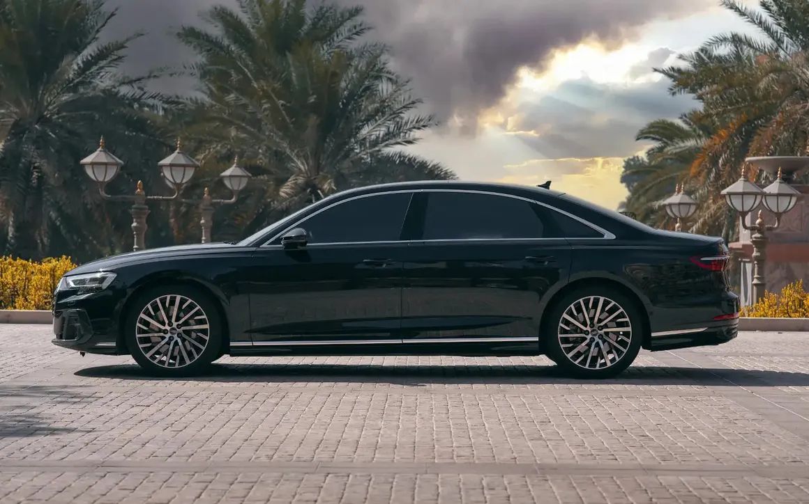 AUDI A8 - image 2