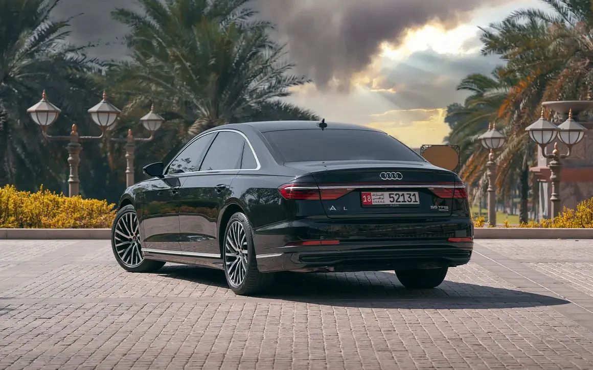 AUDI A8 - image 4